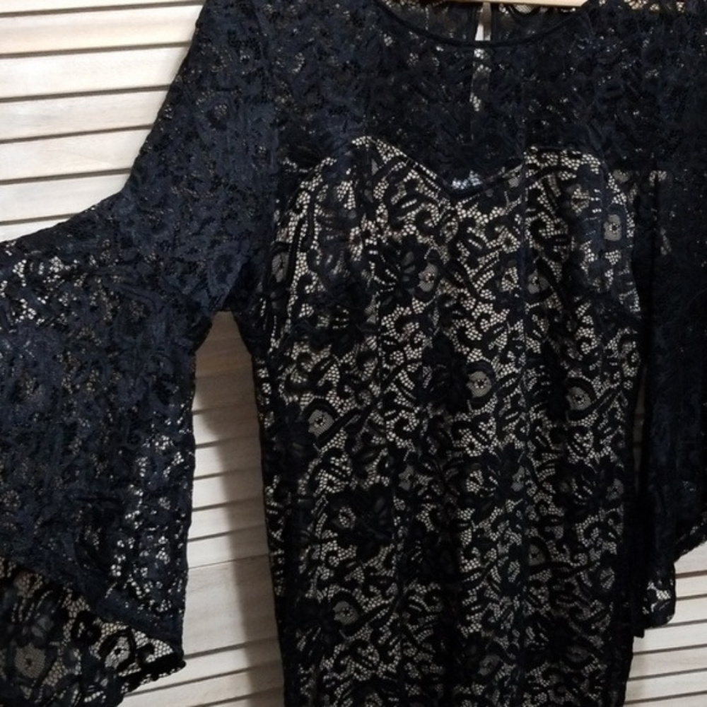 Black lace Bell Sleeve Party Dress